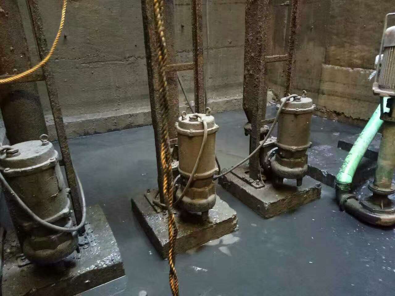 杞县污水池清理